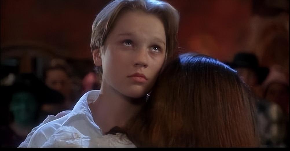 喜剧奇幻电影《鬼马小精灵》:儿童喜剧经典,夺人心魂的冒险之旅