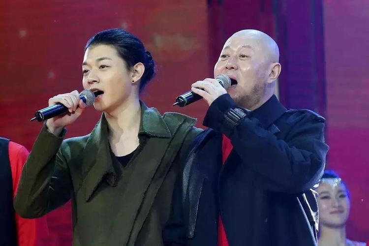 回顾歌手火风:收养烈士遗孤,两任妻子亲如姐妹,今选择皈依佛门