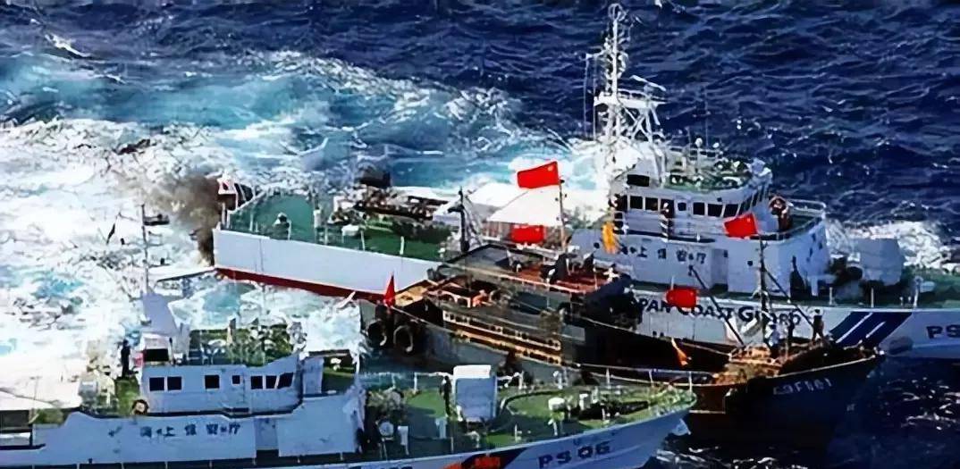 菲律宾人挑衅黄岩岛,解放军迅速应对