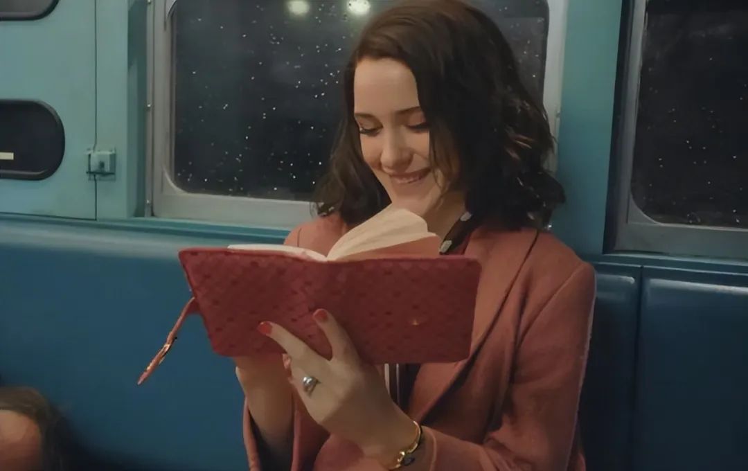 女人认定了你,会主动给你这4种暗示,男人可得知道了