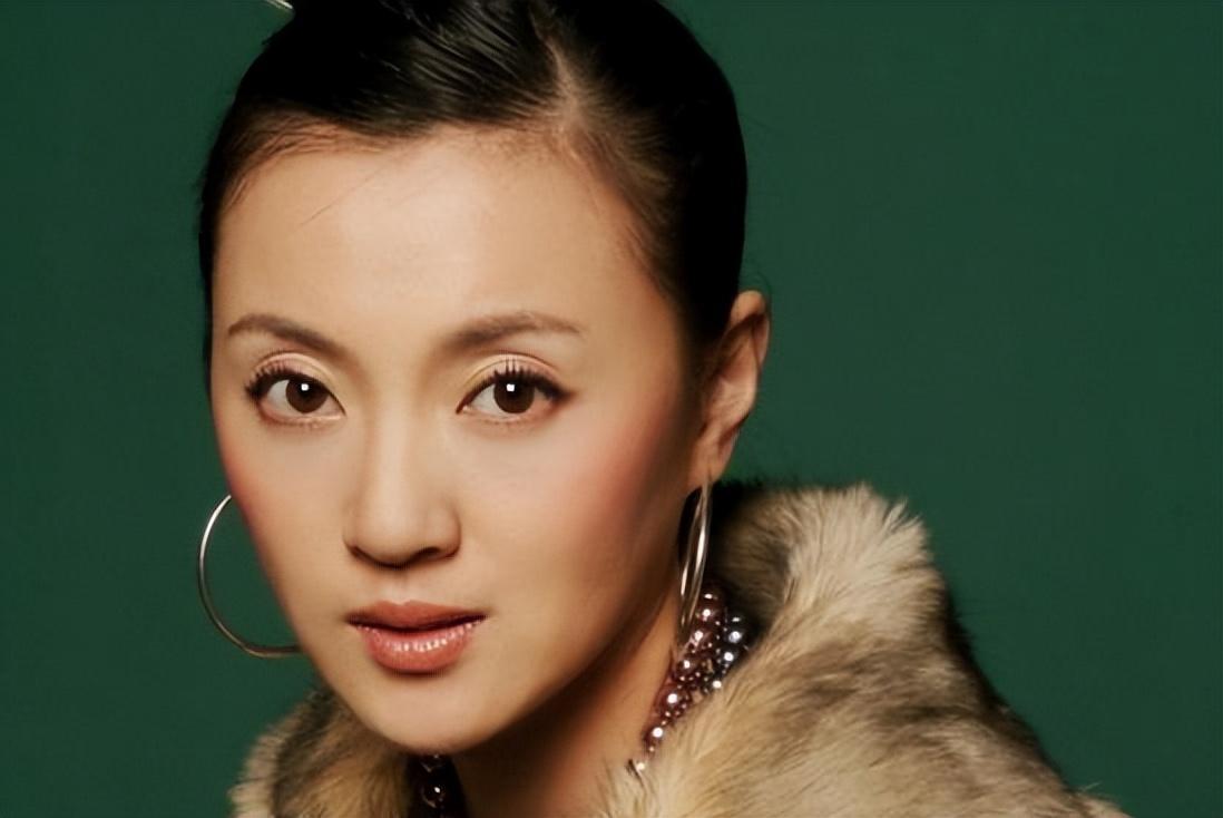 回顾小品公主金玉婷:5登春晚火遍全国后,为何沦落至精神病院?