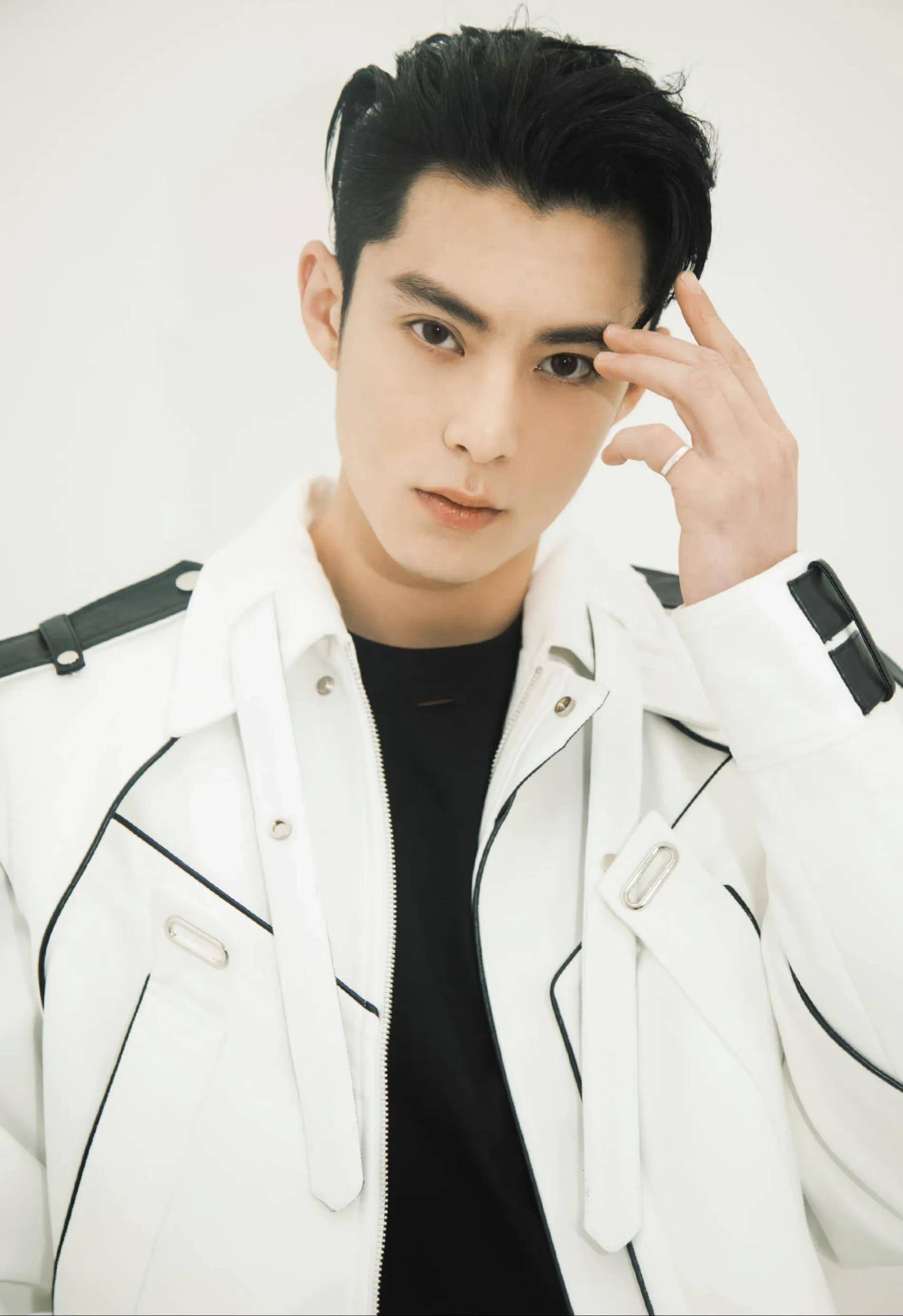 内娱最有男人味的艺人,李现,吴磊,黄景瑜,王一博赫然在列