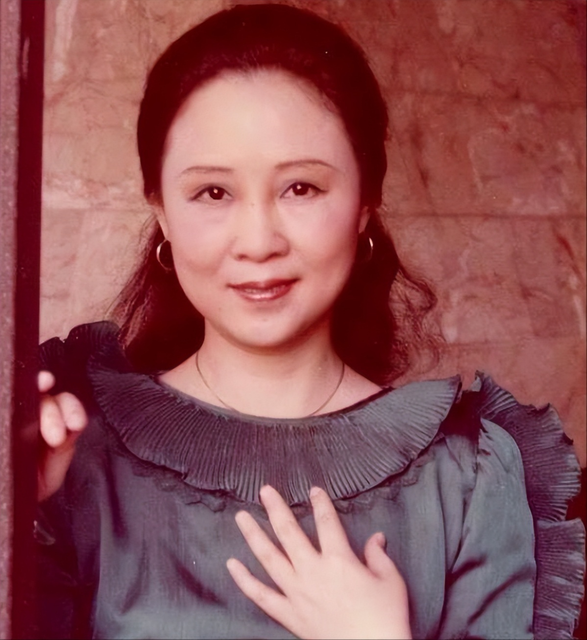 回顾琼瑶:二婚小三上位,花葬丈夫,隐居5亿豪宅,她比戏精彩