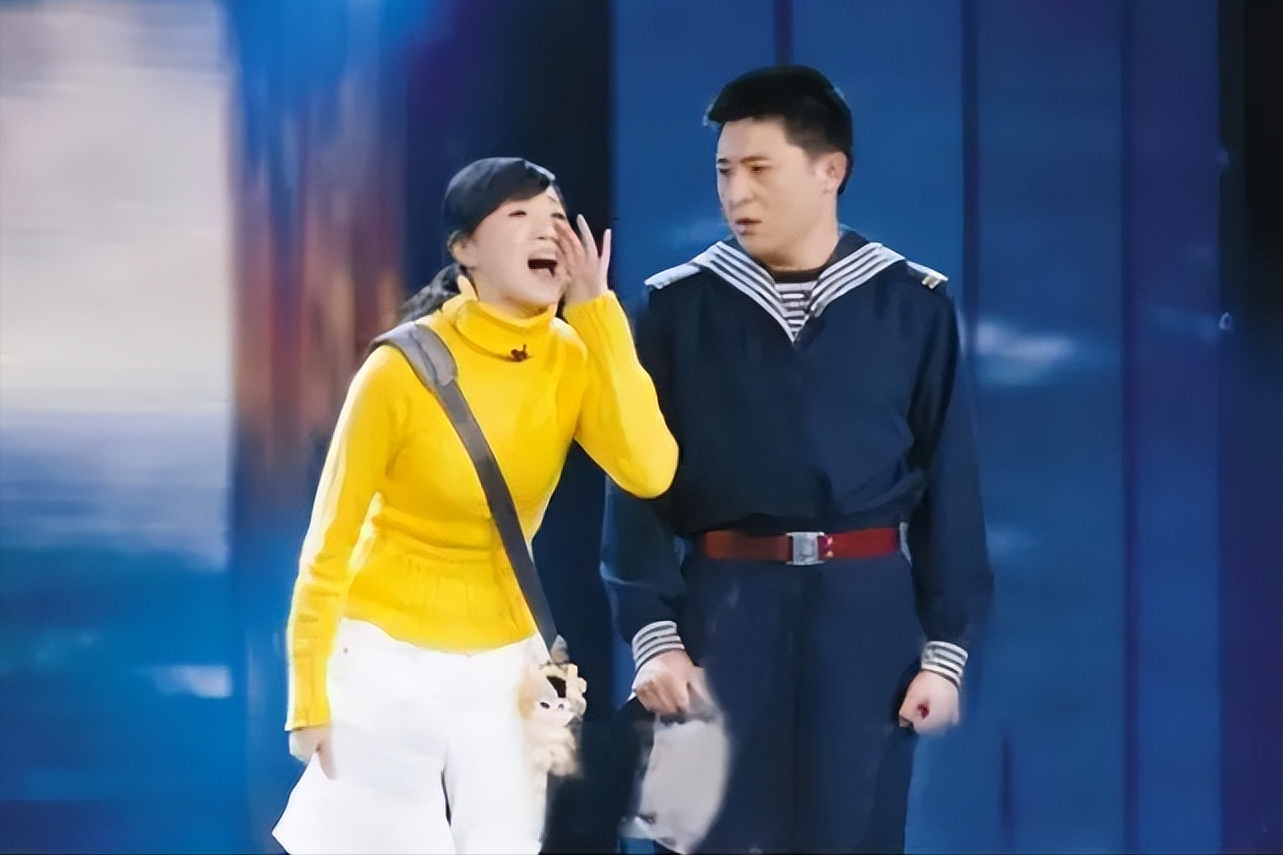 就这还不算完,零九年在春晚上与冯巩搭档《暖冬》,下一年又与林永健