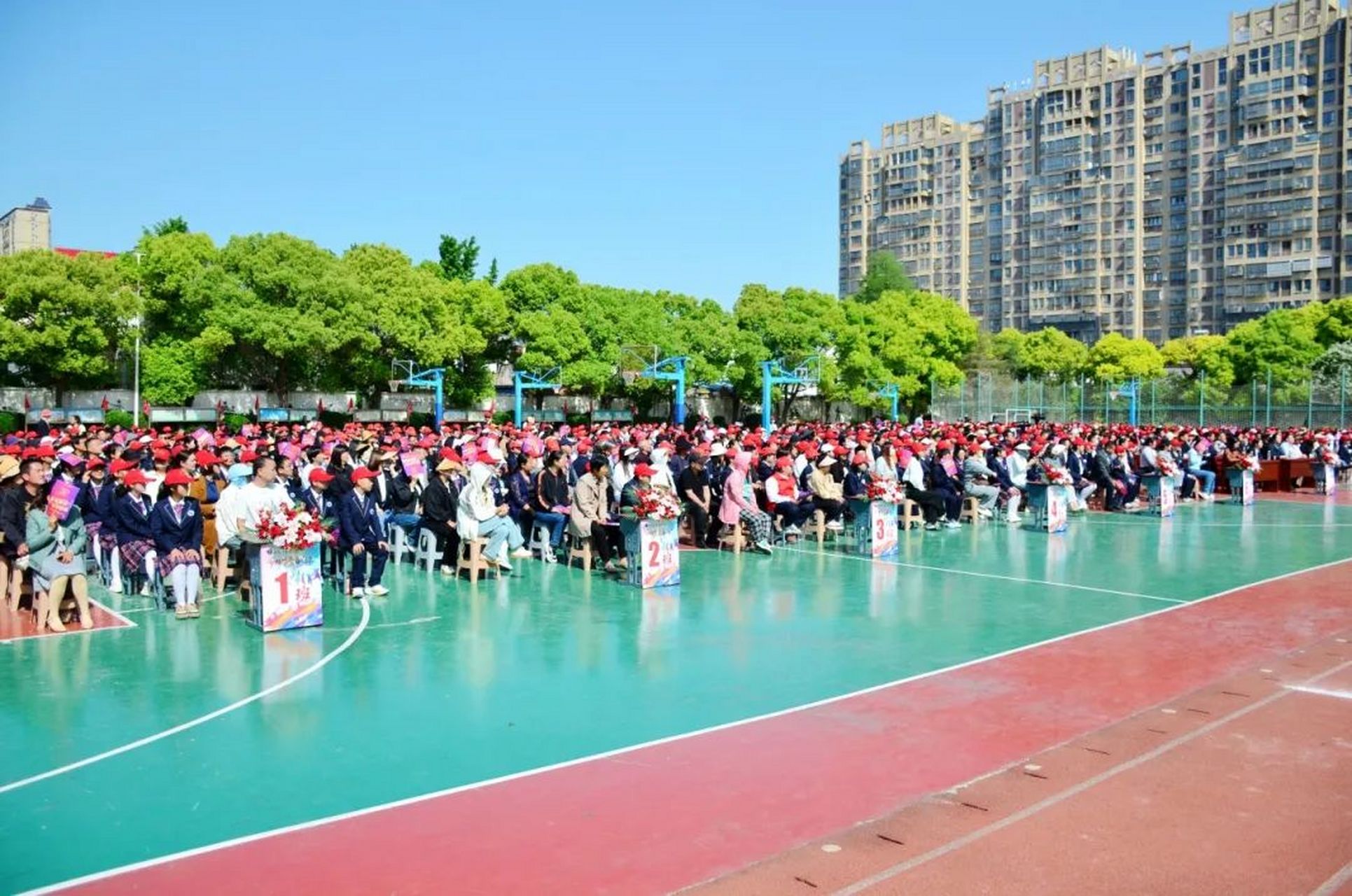 盐城市东台苏东双语学校举行14岁青春仪式,以激扬青春,领航未来为主题