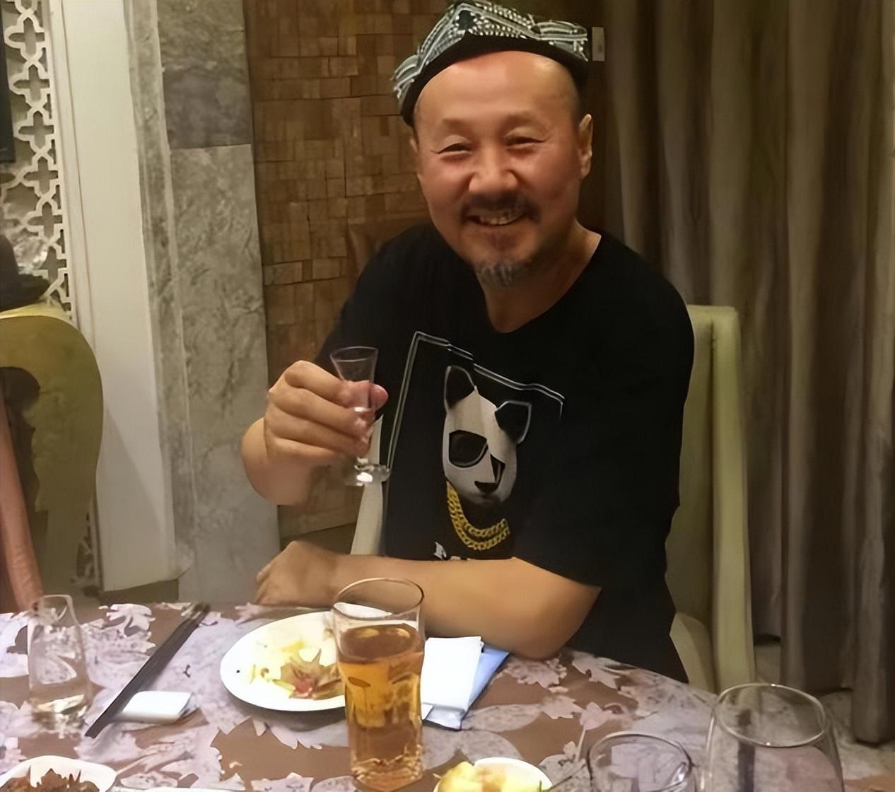 回顾腾格尔:喝酒喝到家财散尽,妻离女逝,如今的他过得怎么样?