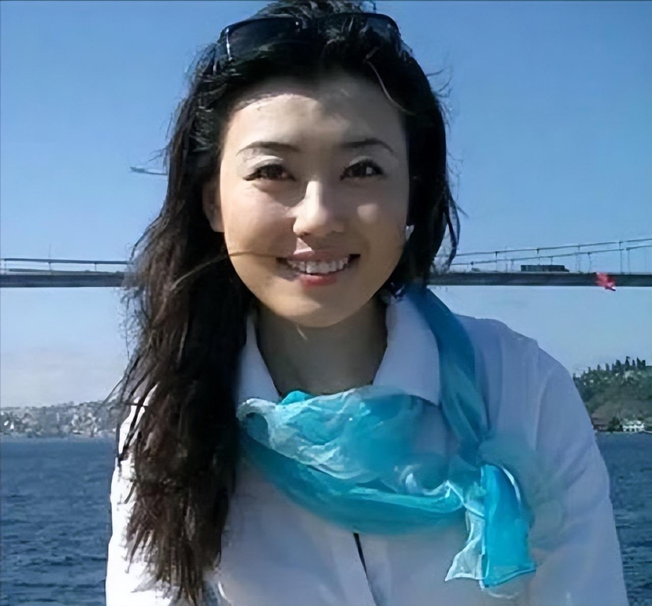 回顾李红:14岁辍学,18岁逃婚,从农村妹到央视一姐,背后有辛酸