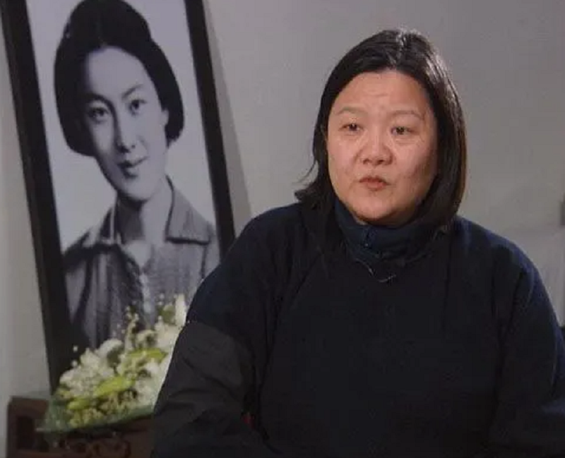 章士钊一家人是在1960年搬进史家胡同51号的,而当时章含之与洪君彦