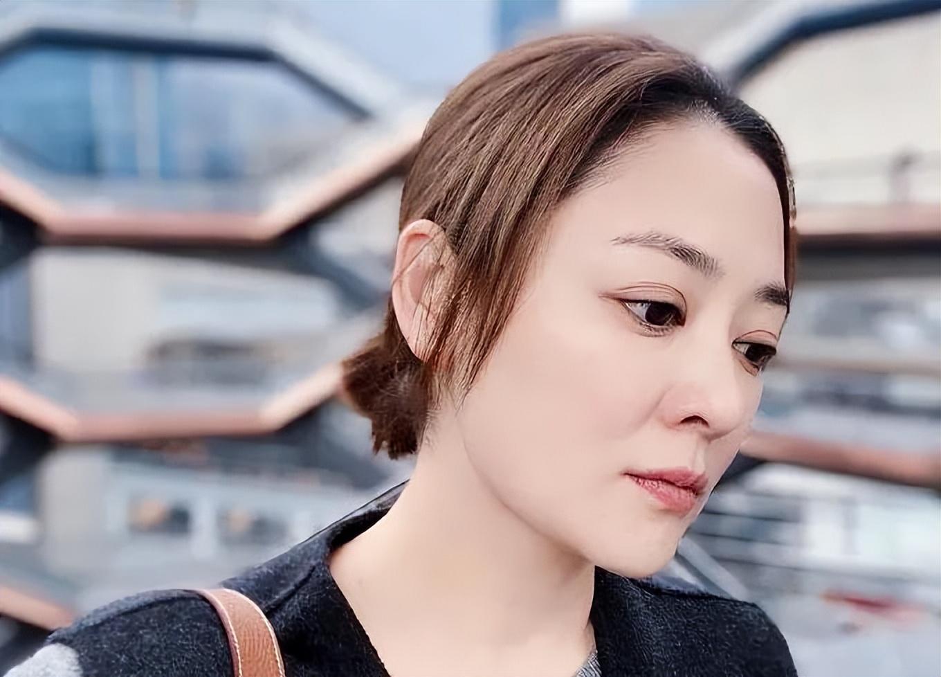 回顾连奕名:成名后抛妻弃子,净身出户娶杨若兮,前妻红了他糊了