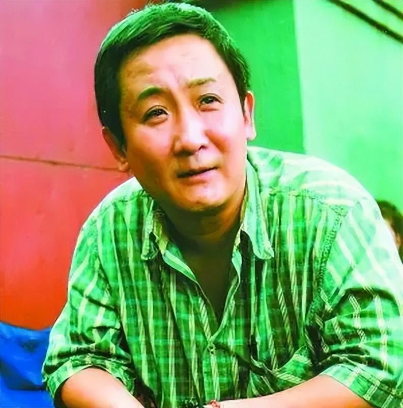 他和王朔去找对方理论,对方胡搅蛮缠不愿归还.