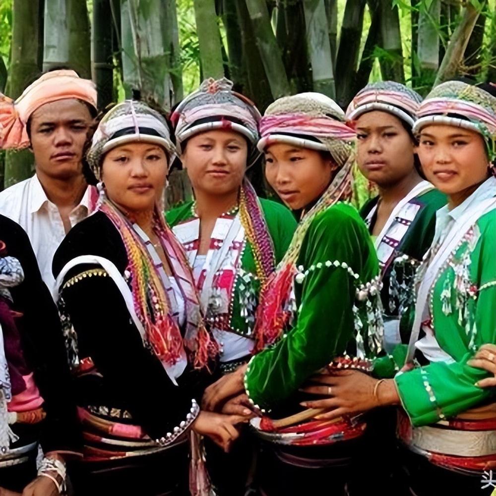 也称为"蒙族","芒族","达昂族"等,据统计,德昂族人口大约有30万,分布