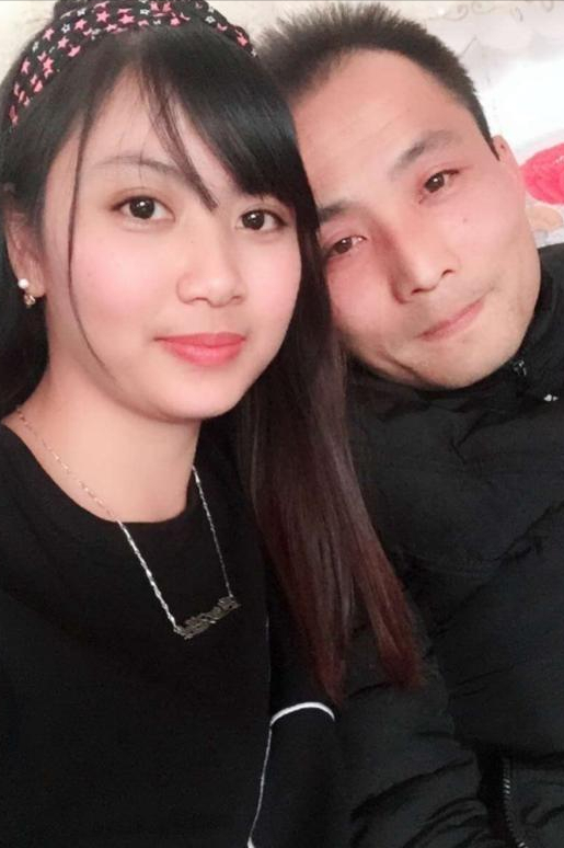 阿香在高考结束后就开始挣钱打工,起初是在一家电子厂,但每天的工作