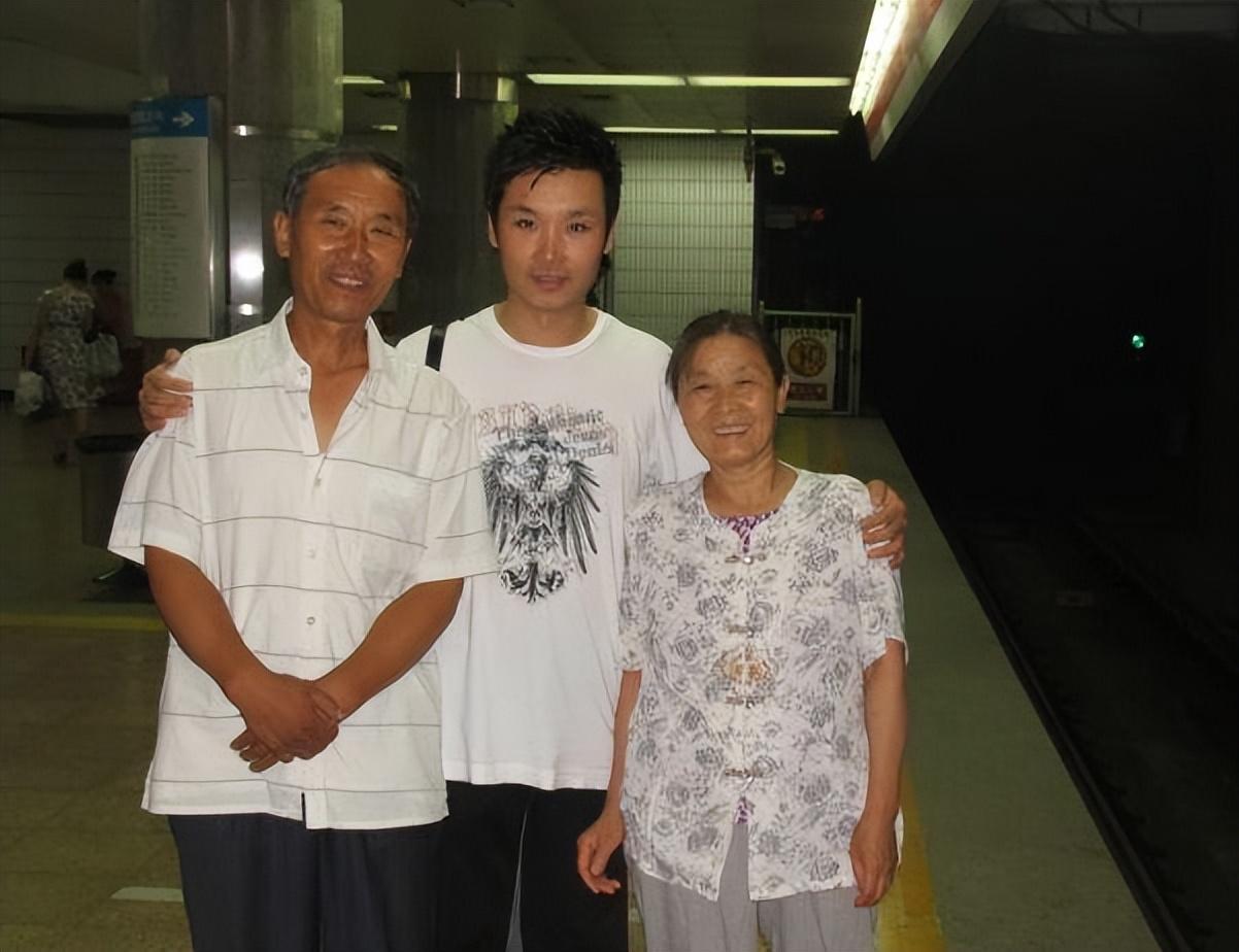 回顾刘和刚:成名后把岳父母接到豪宅伺候,让亲生父母去种郊区田