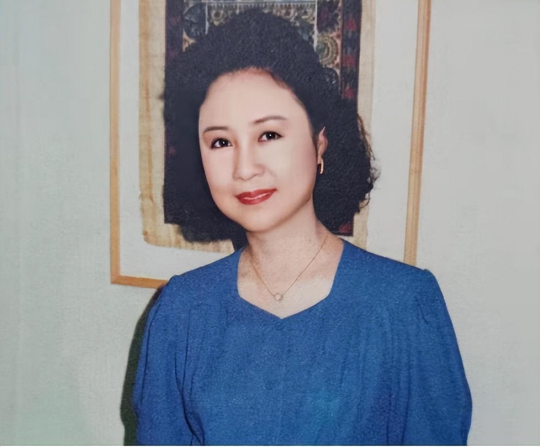 回顾琼瑶:二婚小三上位,花葬丈夫,隐居5亿豪宅,她比戏精彩