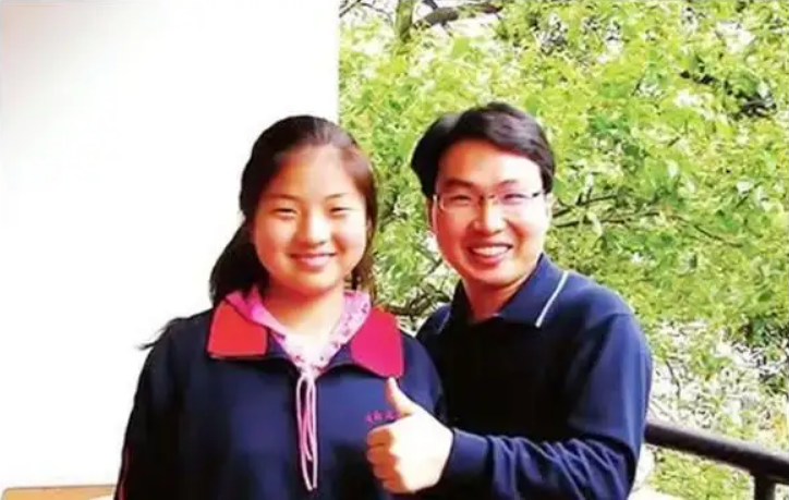回顾:那个带着妹妹上大学,感动全中国的洪战辉,后来怎么样了?