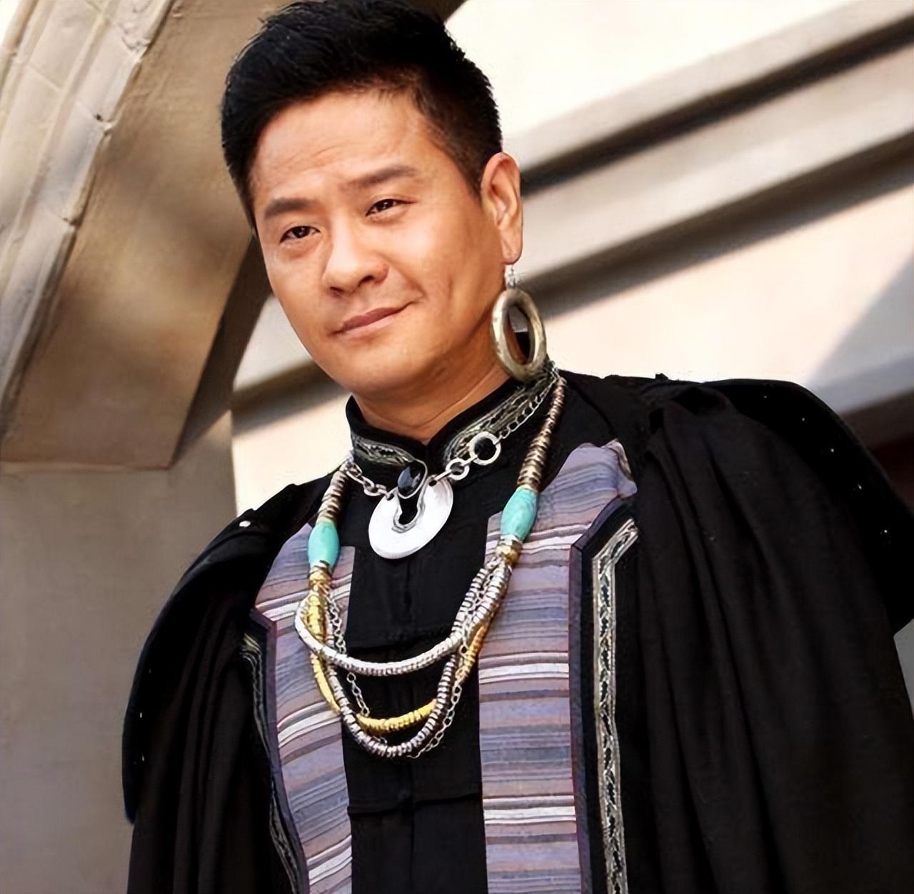 回顾连奕名:成名后抛妻弃子,净身出户娶杨若兮,前妻红了他糊了