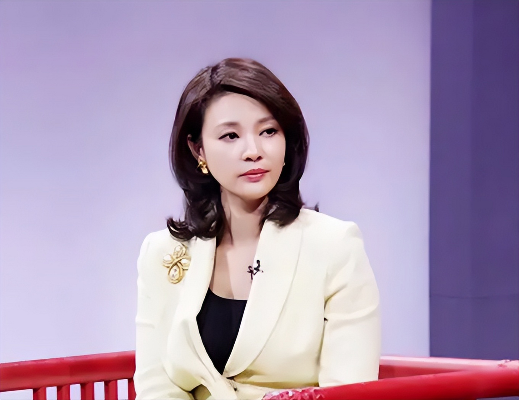 央视明星刘芳菲:美貌与智慧并存!她勇敢追梦,直面挑战