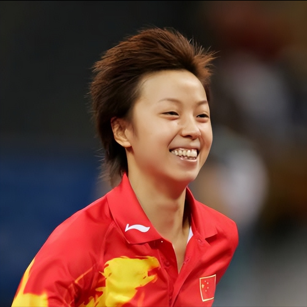 张怡宁在父母送去学各种技能无果后,最终无心之下发现了她在乒乓球上