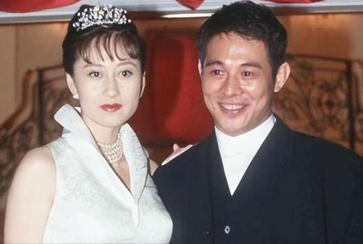 回顾李连杰的女儿李思:在父母离婚的阴影里长大,35岁仍未婚