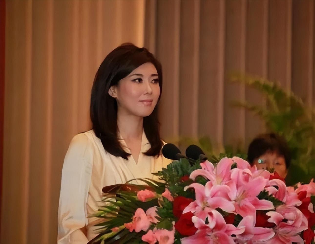 回顾央视主持李红:经历逃婚,被造谣嫁入豪门,现在结局怎样了?