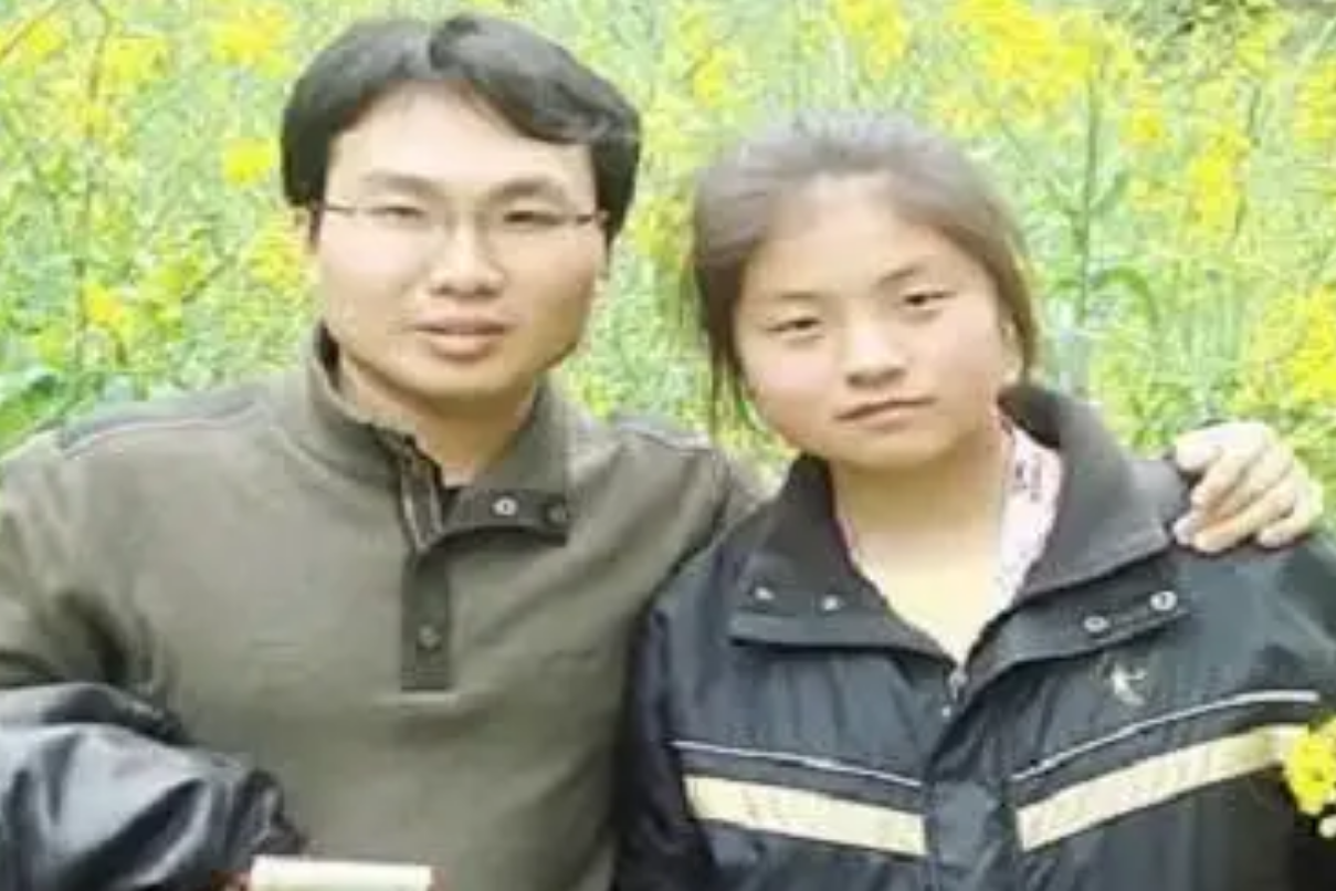 回顾:那个带着妹妹上大学,感动全中国的洪战辉,后来怎么样了?