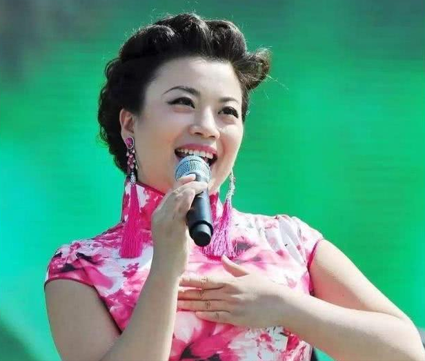 回顾张也:54岁单身无儿无女,却有一位男闺蜜,如今怎么