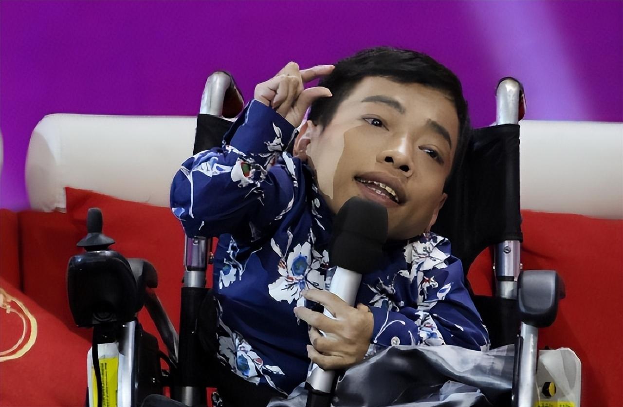 回顾"轮椅总裁"李创利,身高不足一米娶美女助理,今儿子比他还高