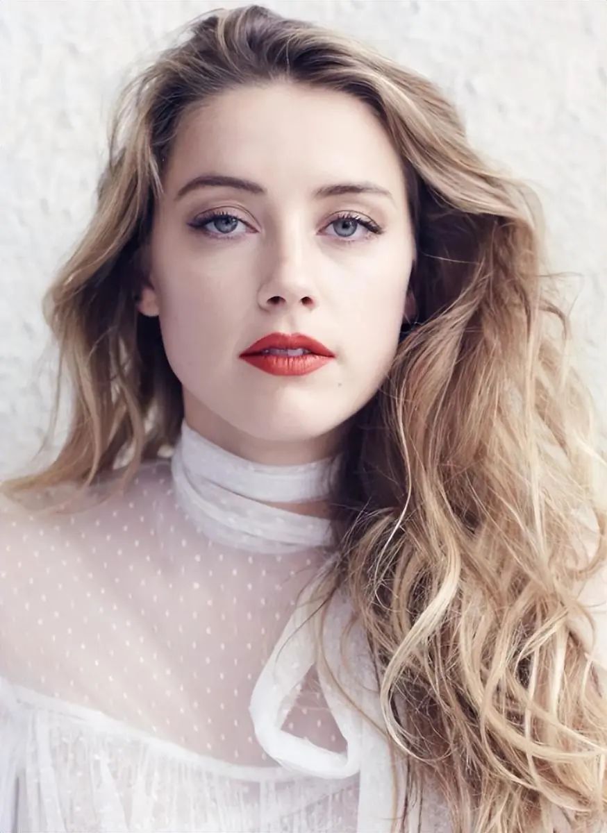 "海后"艾梅柏·希尔德,为艺术献身为哪般?狗血离婚背后的真相