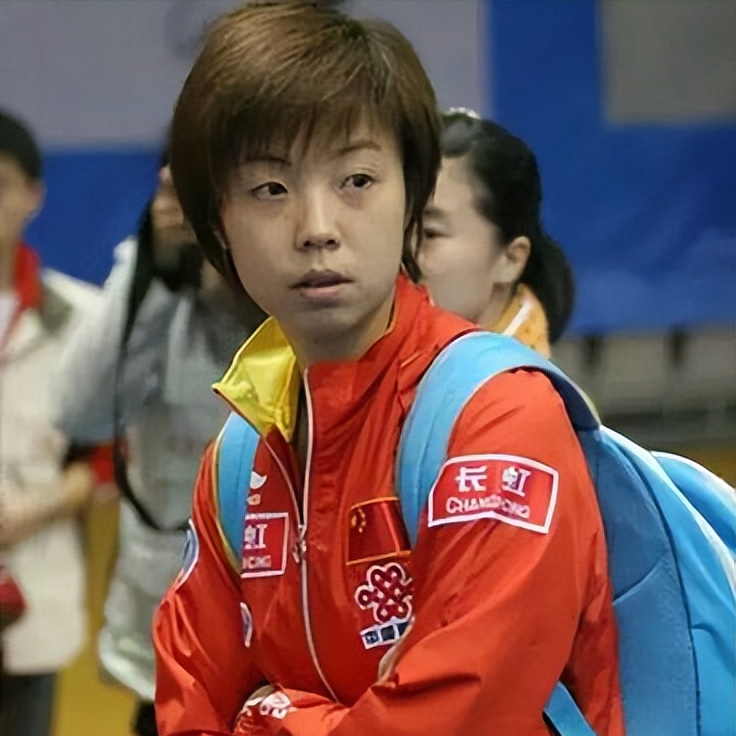 张怡宁在父母送去学各种技能无果后,最终无心之下发现了她在乒乓球上