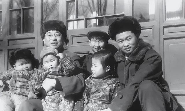 1961年,陈赓临终前拉着儿子的手:我死后,你会不会为我哭?