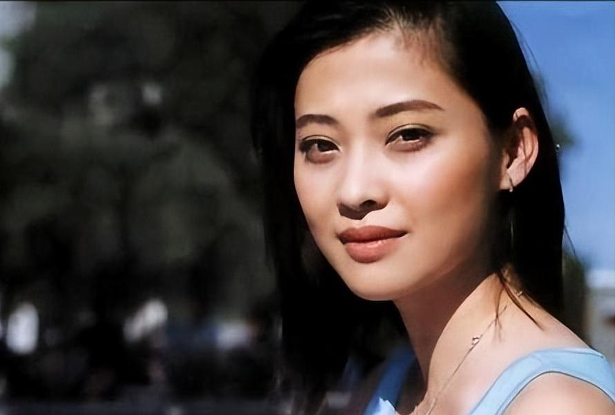 岁月从不败美人,陈建斌曾夸她是仙女,自带"观众缘"的梅婷凭借自身的