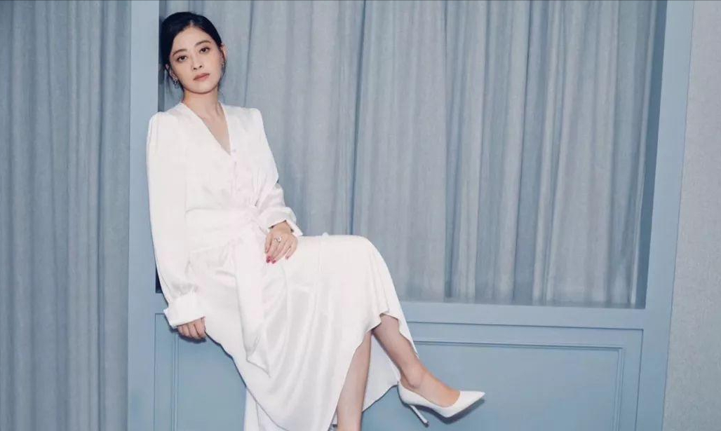 回顾梅婷:拒绝名导演,为前夫花400万,二婚嫁摄影师