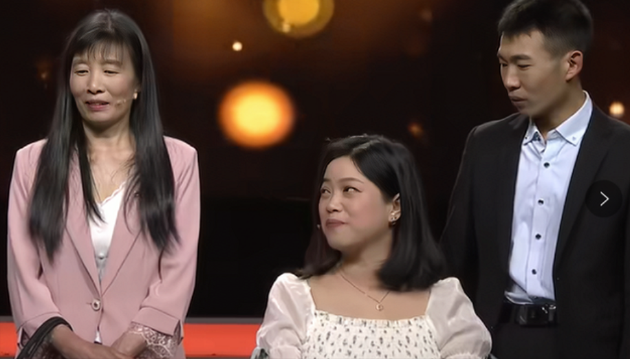 2016年她因意外半身瘫痪,被丈夫抛弃,却在5年后嫁给闺蜜的儿子