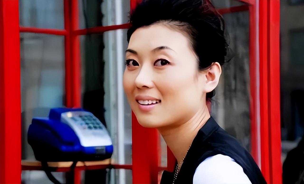 回顾央视主持李红:经历逃婚,被造谣嫁入豪门,现在结局怎样了?