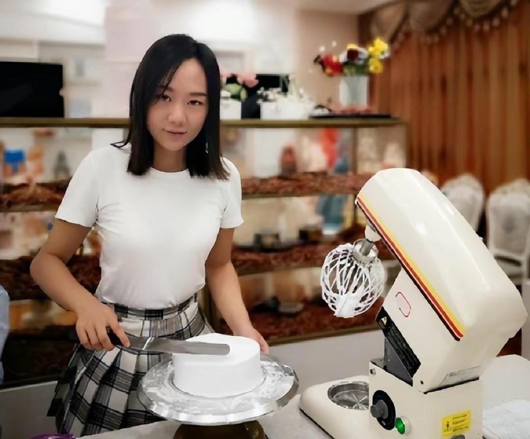 2014年,那个"非5000万富二代不嫁"的美女高才生,现在嫁了吗?