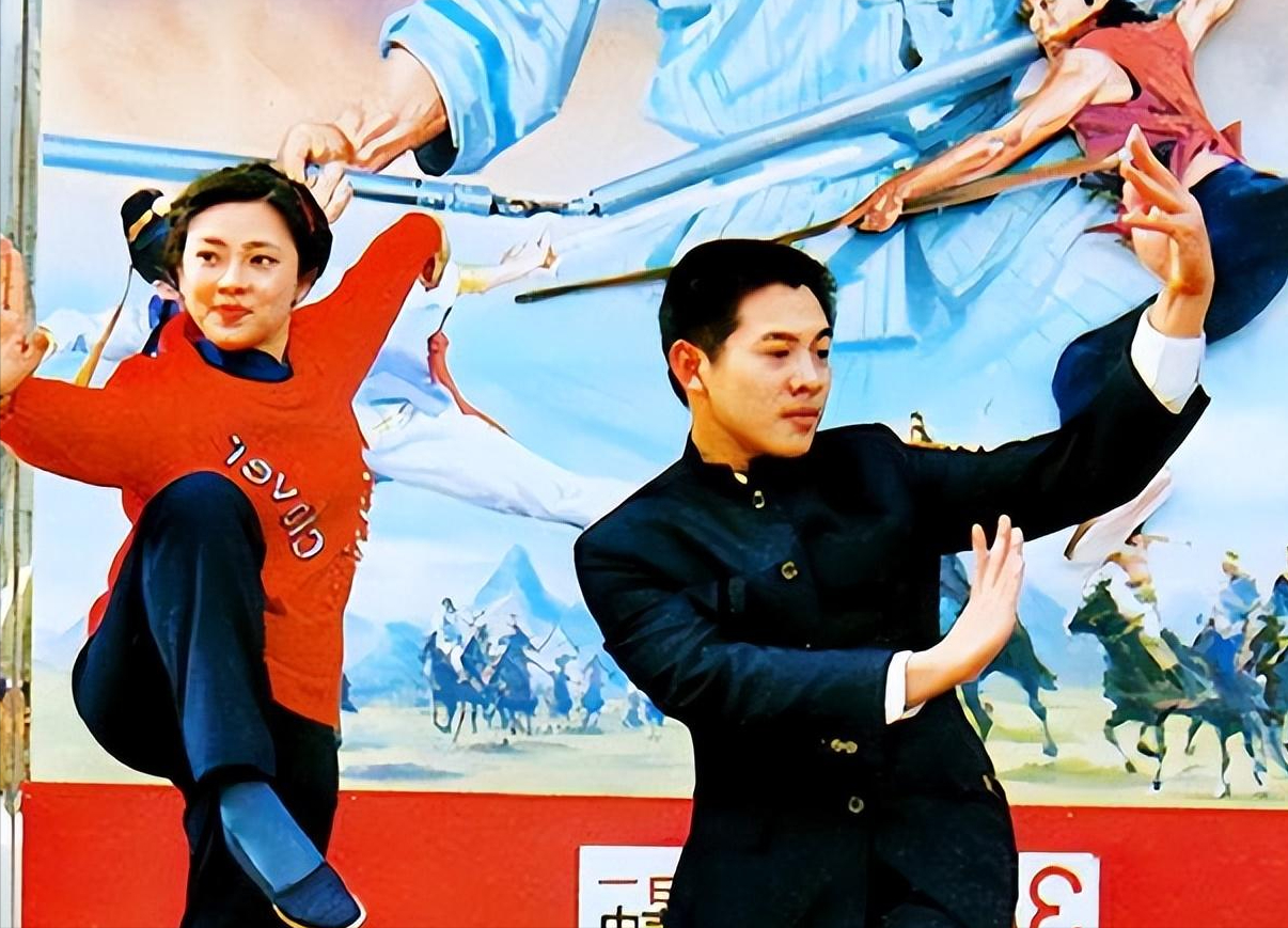 回顾李连杰的女儿李思:在父母离婚的阴影里长大,35岁仍未婚