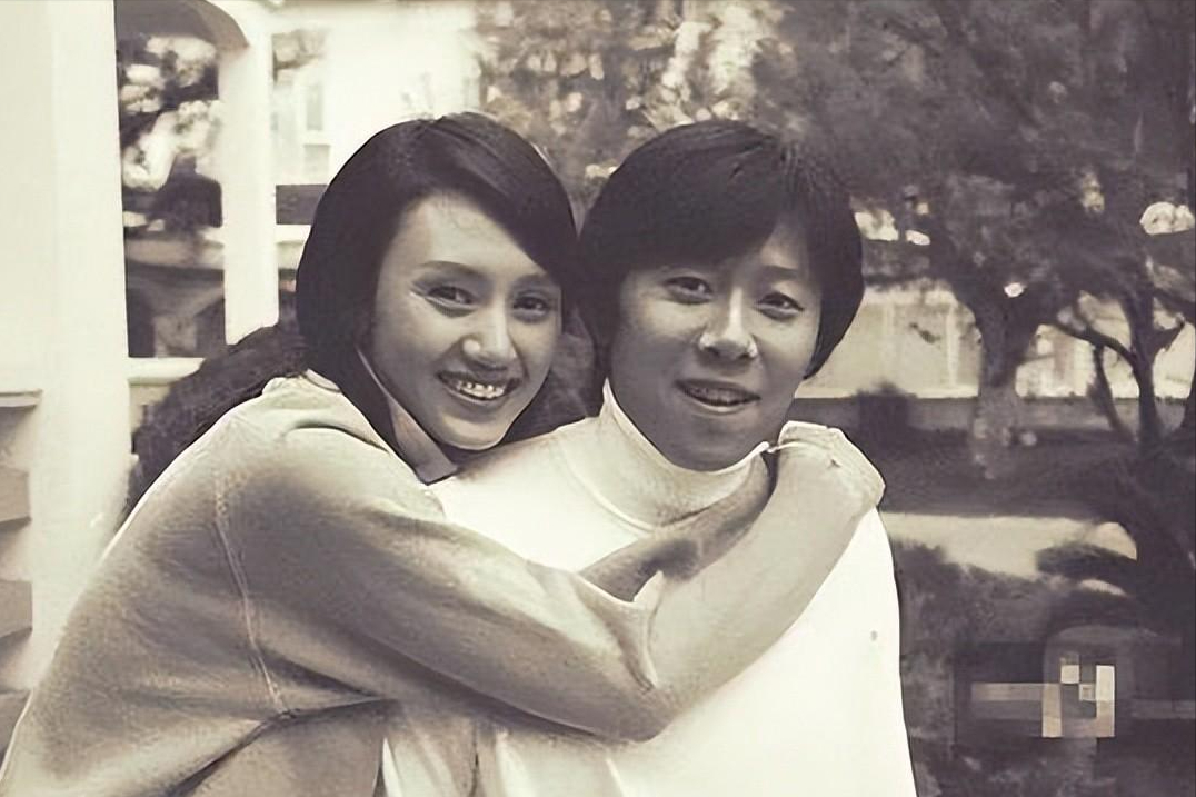 回顾夏雨:结婚不请父亲,婚后与母亲算账,妻子袁泉为他感到心疼