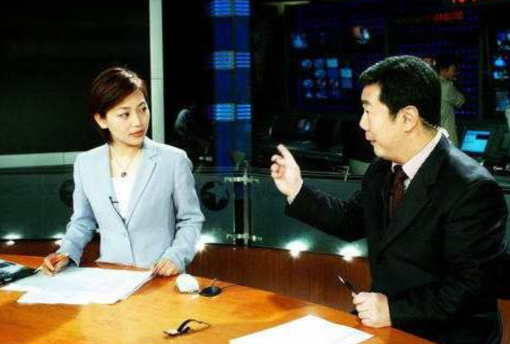 裘正义:妻子央视主播劳春燕,因工作与她婚后分居多年,恩爱如初