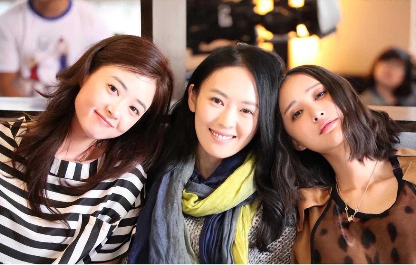 饰演的是一个"坏女人"的角色,但是她却演出了角色呆萌痴情的另一面