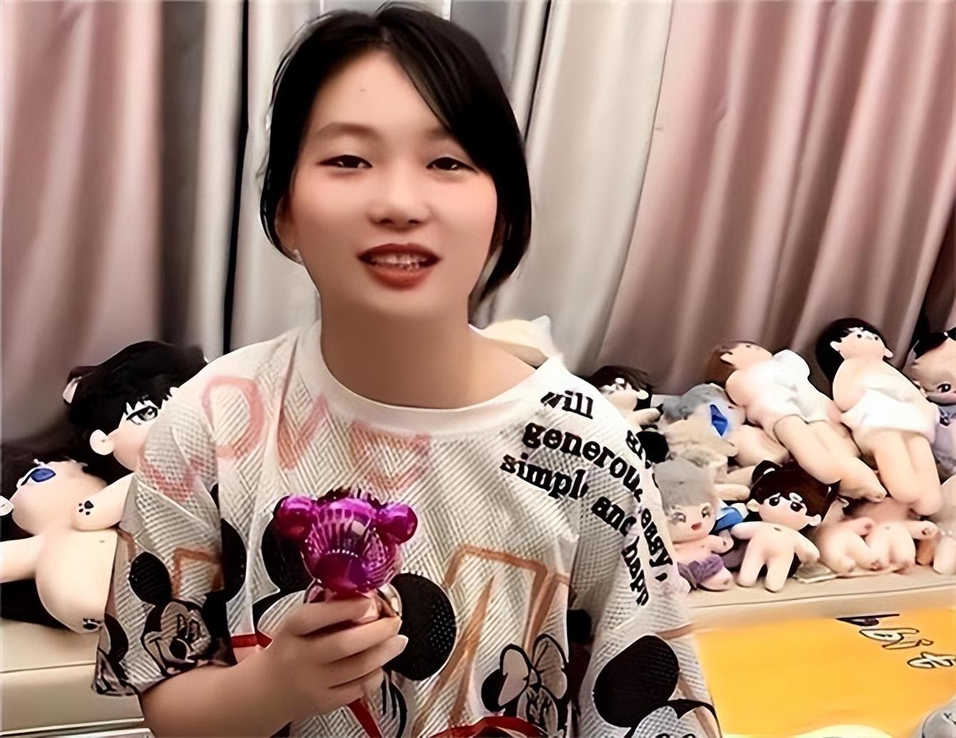 可能是从小就生活在"人堆"里,张荣荣的情商很高.