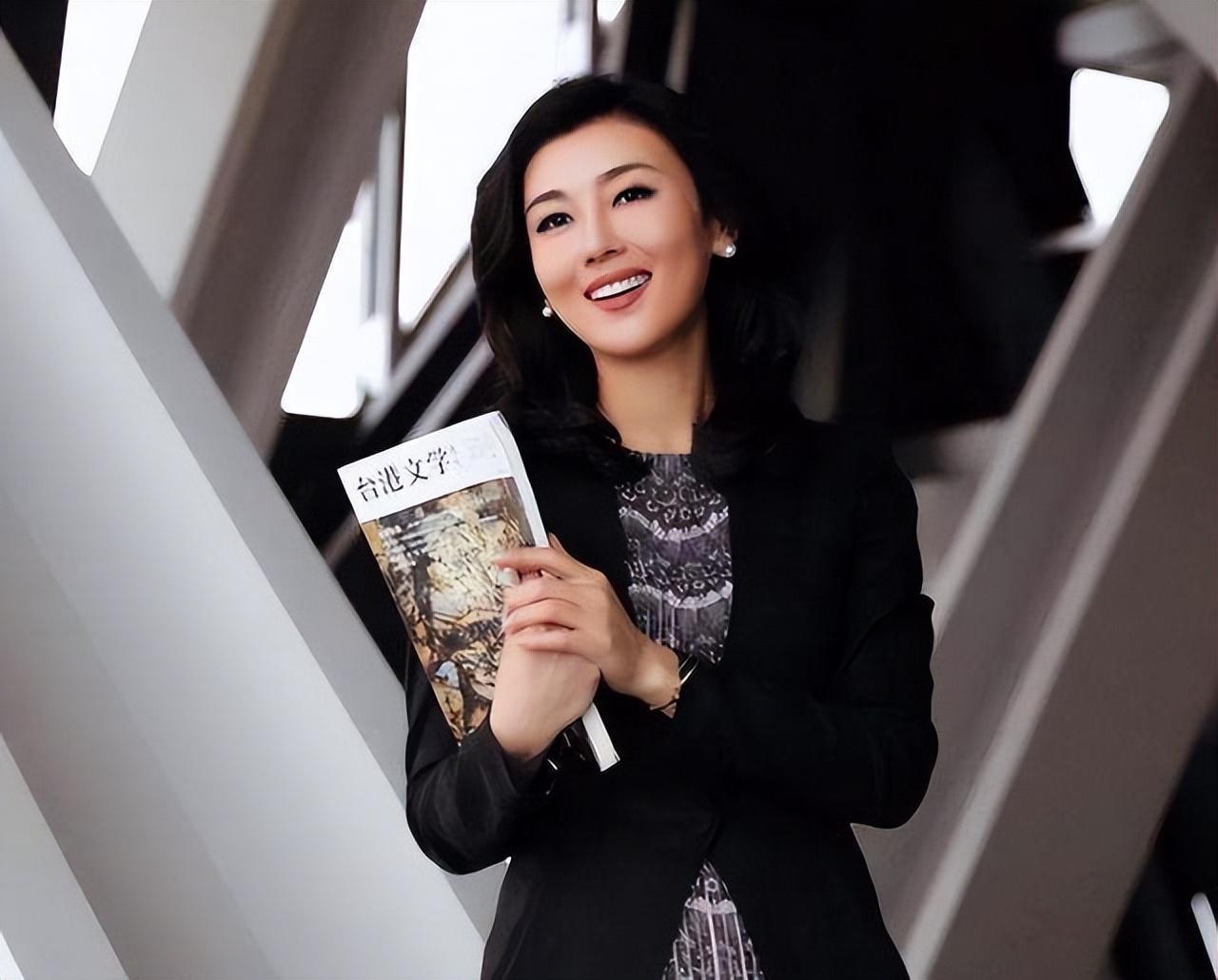 回顾李红:14岁辍学,18岁逃婚,从农村妹到央视一姐,背后有辛酸