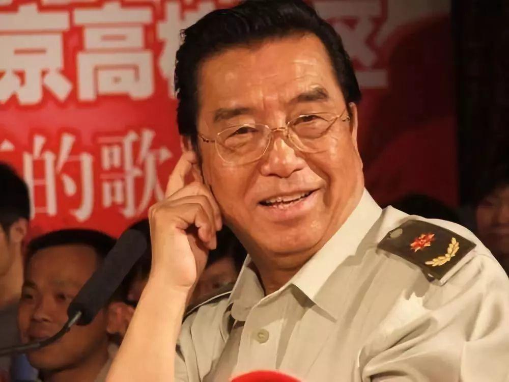 回顾李双江大儿子李贺:在没有父爱环境中成长,托起父亲继母生活