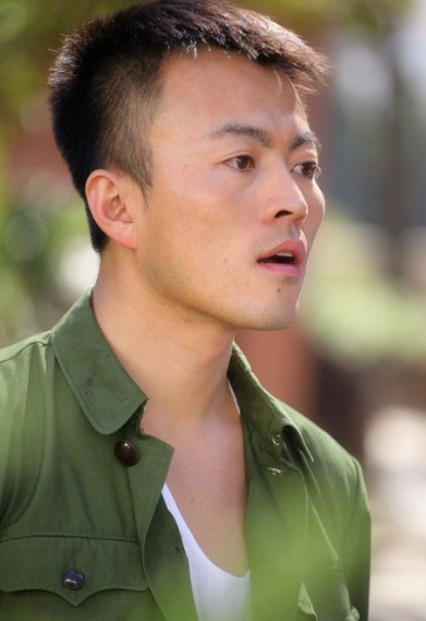 林家川,1981年3月9日出生于辽宁省丹东市凤城市,毕业于北京电影学院