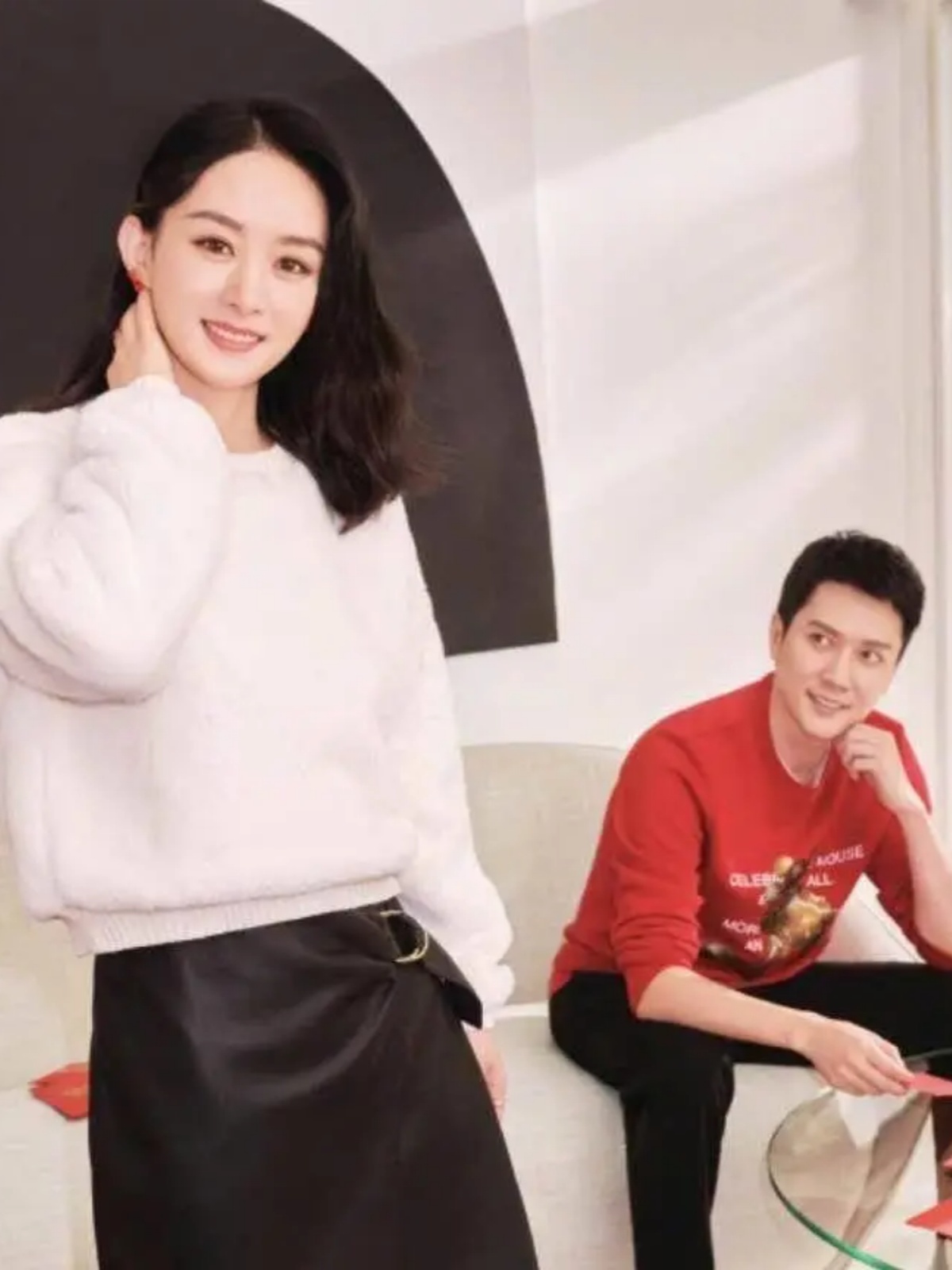 冯绍峰陪5岁儿子参加运动会父子互动温馨儿子正脸轮廓像妈妈赵丽颖