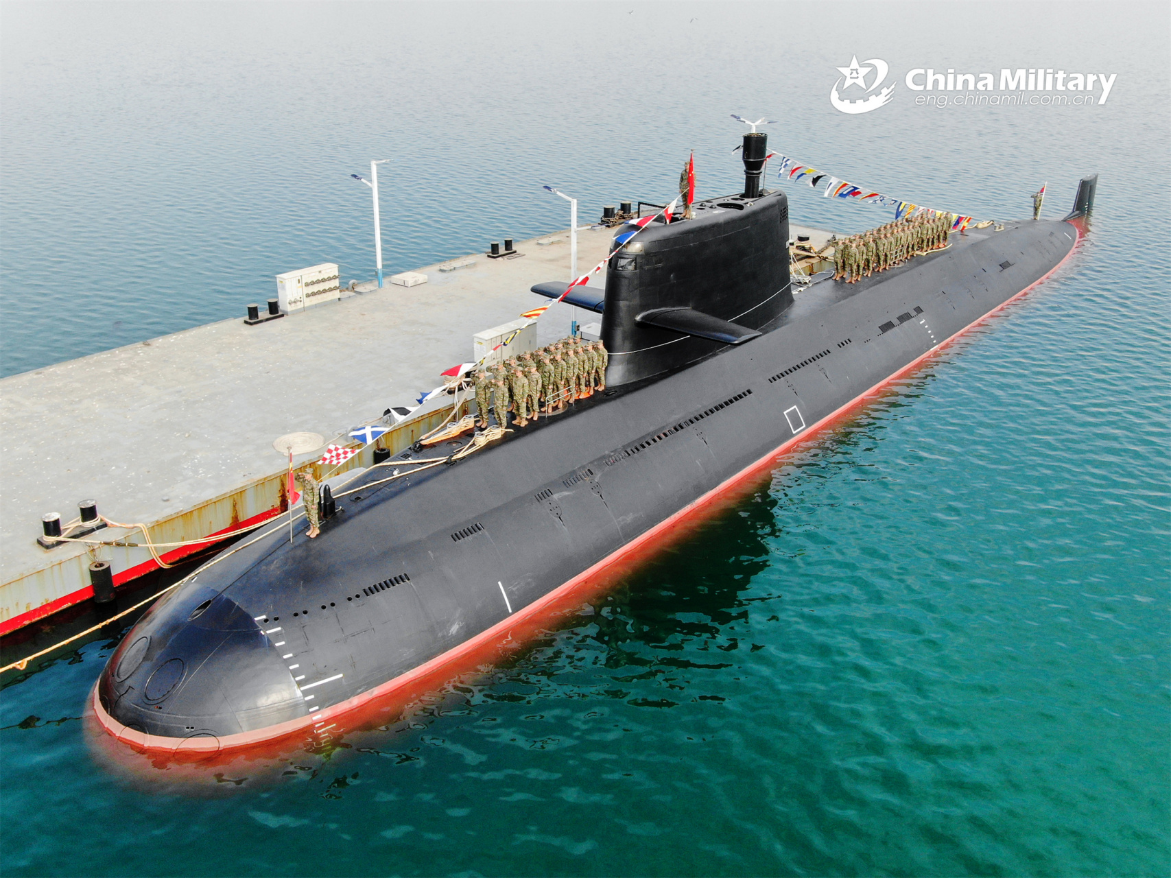 最主要的是虎鲸对人类友好,军迷们给未来的小型木亥潜艇起的外号很贴