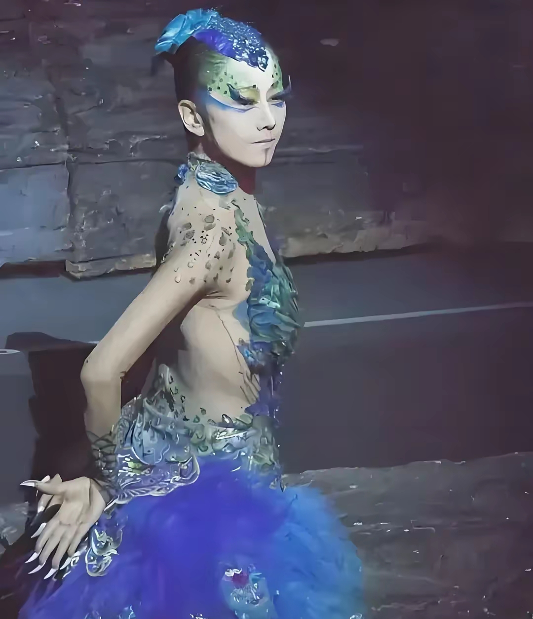 杨丽萍老师和徒弟表演的这段孔雀舞已成为经典没有人能够超越已经