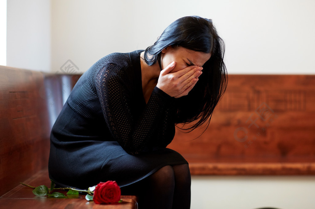 丈夫出轨,小三挑衅!婆婆偏心让我流产失去孩子?家庭崩溃的我痛不欲生