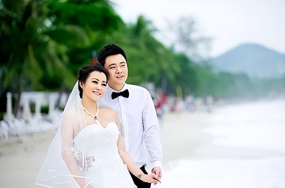 郝蕾与刘烨离婚后,独自一人养育双胞胎儿子,离婚后现状如何?