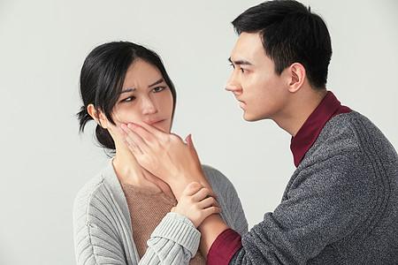 狠心儿子为了我的存款将我闷死,重生后,我偏爱女儿舍弃了儿子