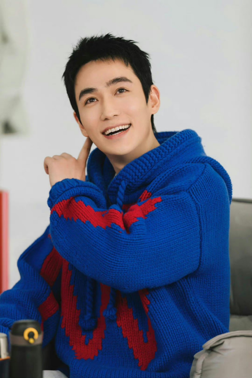 朱一龙灿烂笑容特别有感染力.